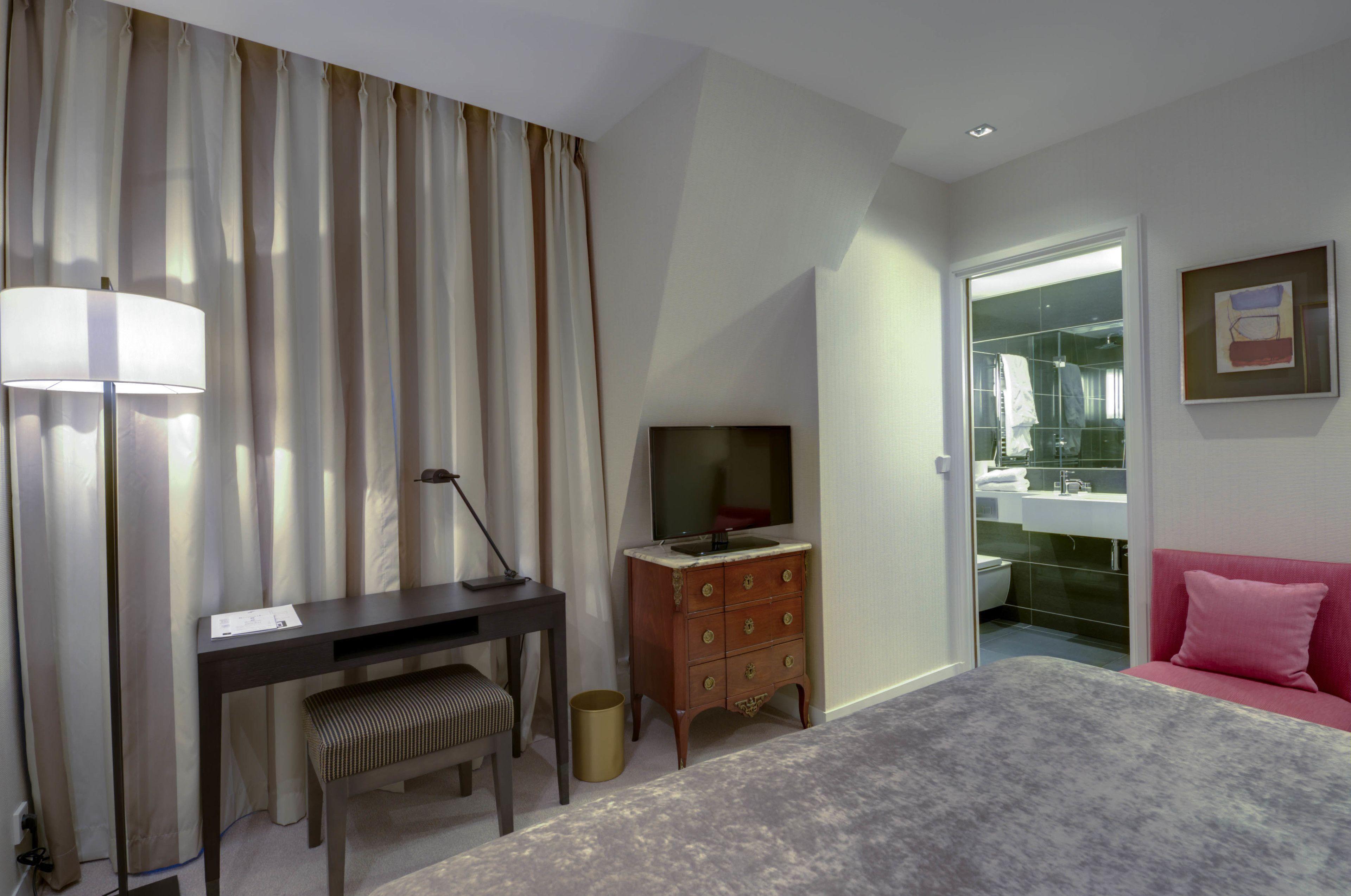 Hotel Balmoral Champs Elysees 4*