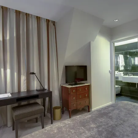 Hotel Balmoral Champs Elysees 4*